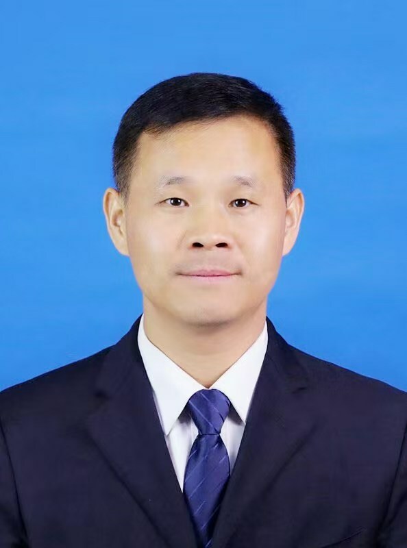 李炜.jpg